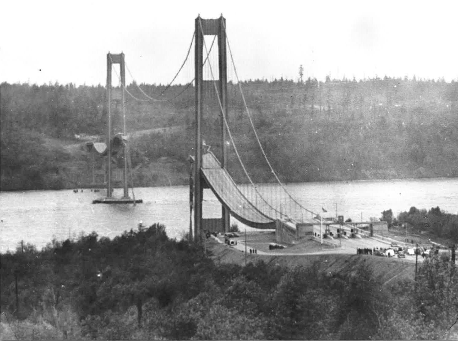 [تصویر:  tacoma-bridge.jpg]