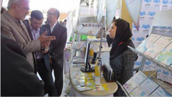 بازدید رئیس مرکز ملی توسعه فناوری اطلاعات و رسانه های دیجیتال کشور از غرفه فرادرس در نمایشگاه کتاب تبریز