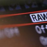 فرمت RAW چیست و چرا عکاسان حرفه‌ای آن را به JPG ترجیح می‌دهند؟