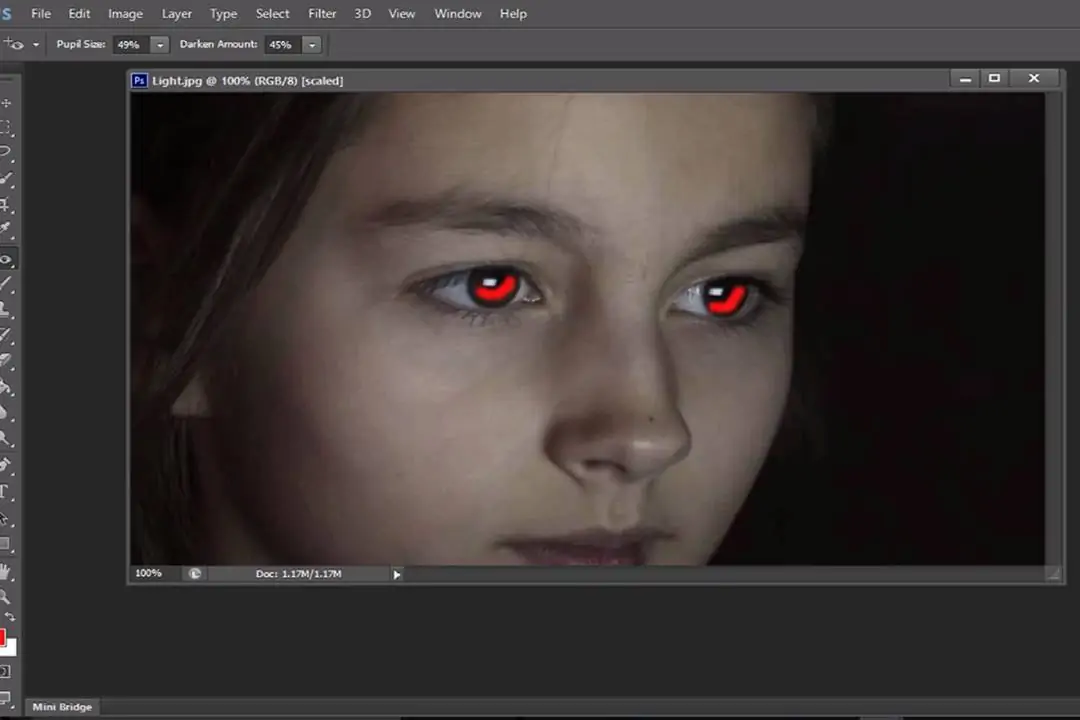 رفع قرمزی چشم در تصاویر با فتوشاپ (+ دانلود فیلم آموزش گام به گام)