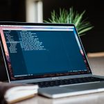 برنامه های ویرایشگر متن یا IDE، کدامیک برای برنامه نویسان مناسب تر است؟