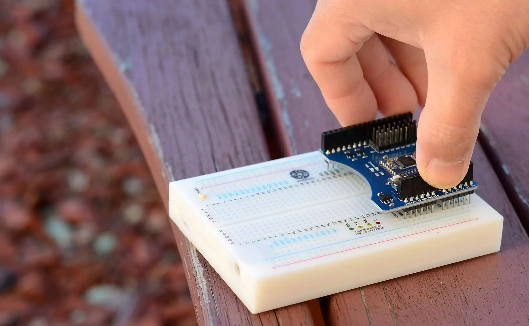 برد بورد (Breadboard) چیست؟ — به زبان ساده