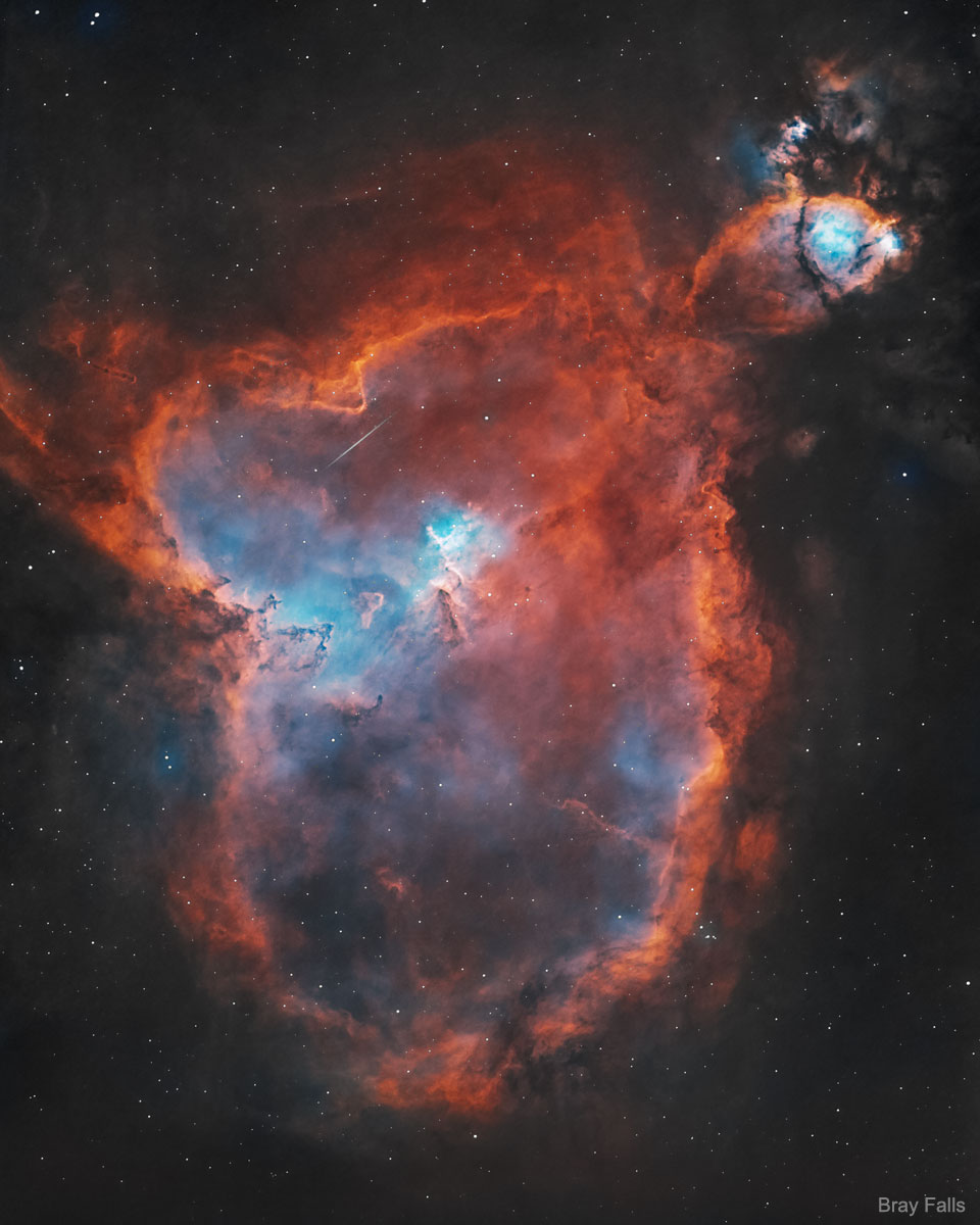 سحابی قلب (Heart Nebula)