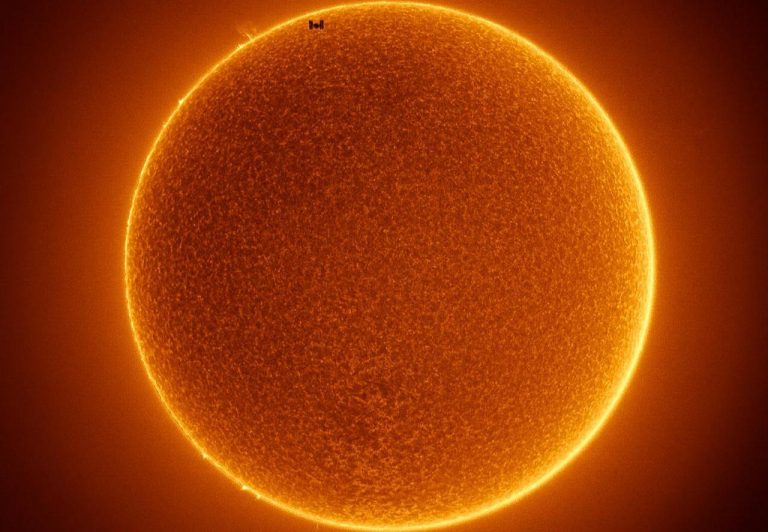 تاریکی در خورشید — تصویر نجومی روز