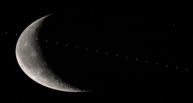 تصویر ماه در سپیده دم — تصویر نجومی روز