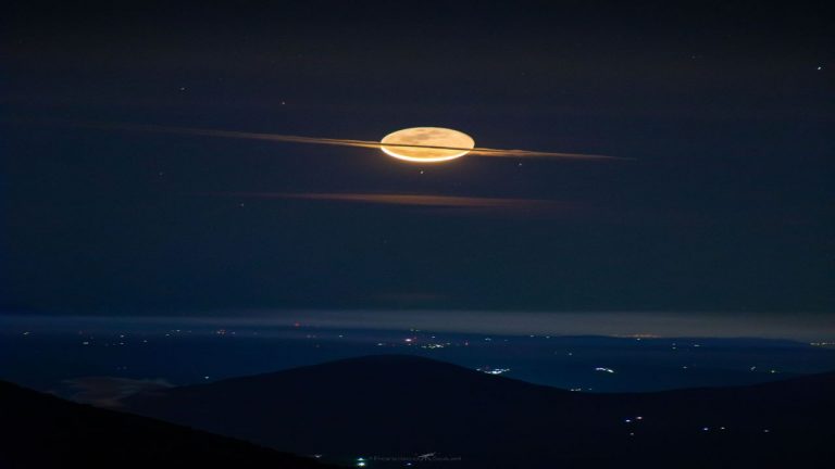 ماه در پوشش زحل — تصویر نجومی روز