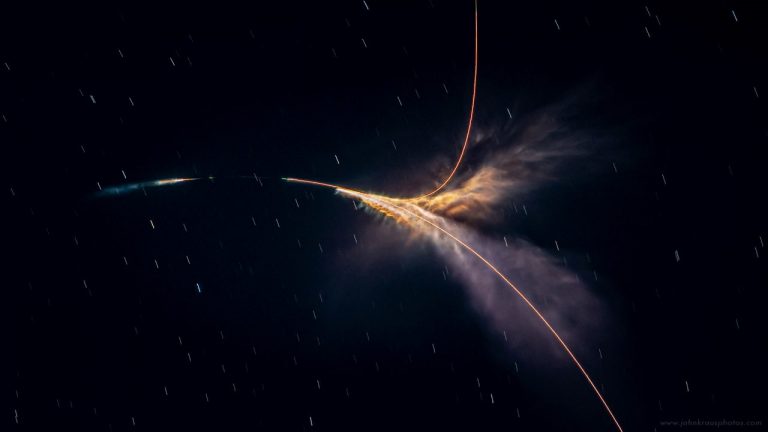 پرتاب و فرود موشک فالکون ۹ — تصویر نجومی روز