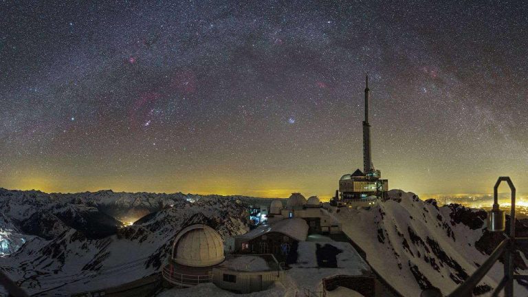 چشم اندازی زیبا از رصدخانه پیک دو میدی — تصویر نجومی روز