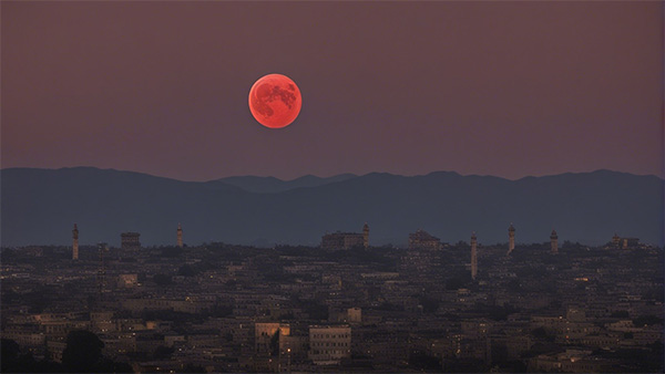 دیده ماه قرمز در خسوف