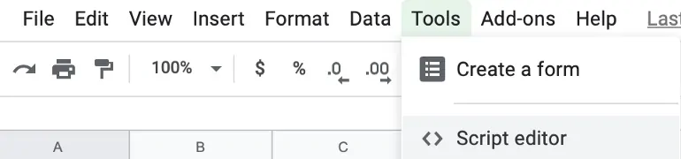 این تصویر محل منوی Tools Script در Spreadsheet گوگل را نشان می‌دهد. از این تصویر برای آموزش راه اندازی وب هوک (Webhook) برای بات تلگرام استفاده شده است.