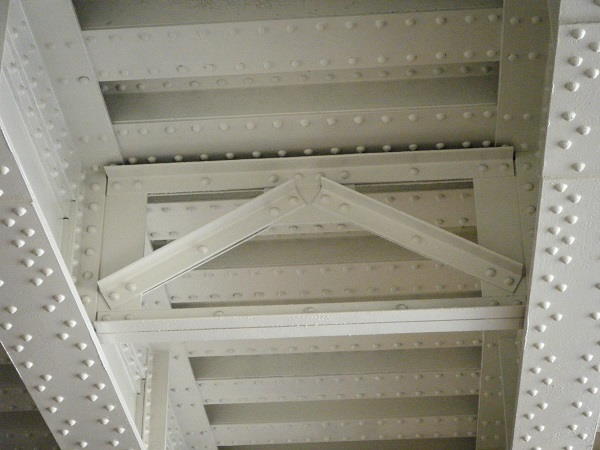 نمونه‌ای از استفاده پرچ به عنوان جز اصلی اتصالات سازه های فولادی