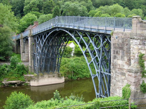 آیرون بریج - یک پل قوسی آهنی