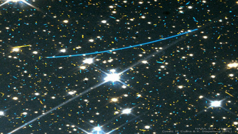 سیارک ها در دوردست — تصویر نجومی