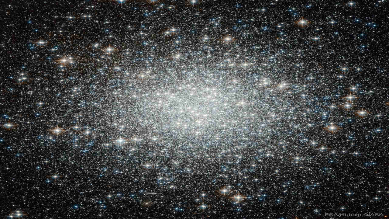 ستاره های آبی سرگردان در خوشه کروی M53 — تصویر نجومی