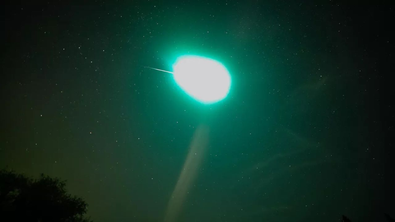 نور و صدای آذرگوی ها — تصویر نجومی