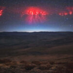 آذرخش شبح قرمز بر فراز رشته کوه آند – تصویر نجومی