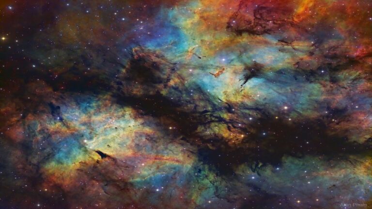 سحابی پروانه در گاز و غبار کیهانی — تصویر نجومی
