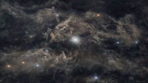 ستاره قطبی و غبار پیرامون آن — تصویر نجومی
