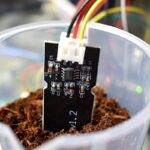 سنسور رطوبت خاک چیست؟ – انواع، پیاده سازی و مدار عملی – به زبان ساده