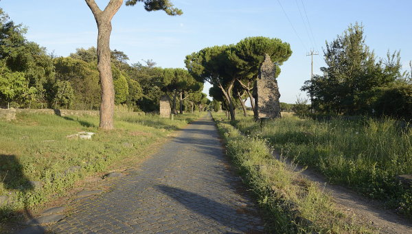 جاده آپیا، یکی از سازه‌های به جا مانده از دوران روم باستان