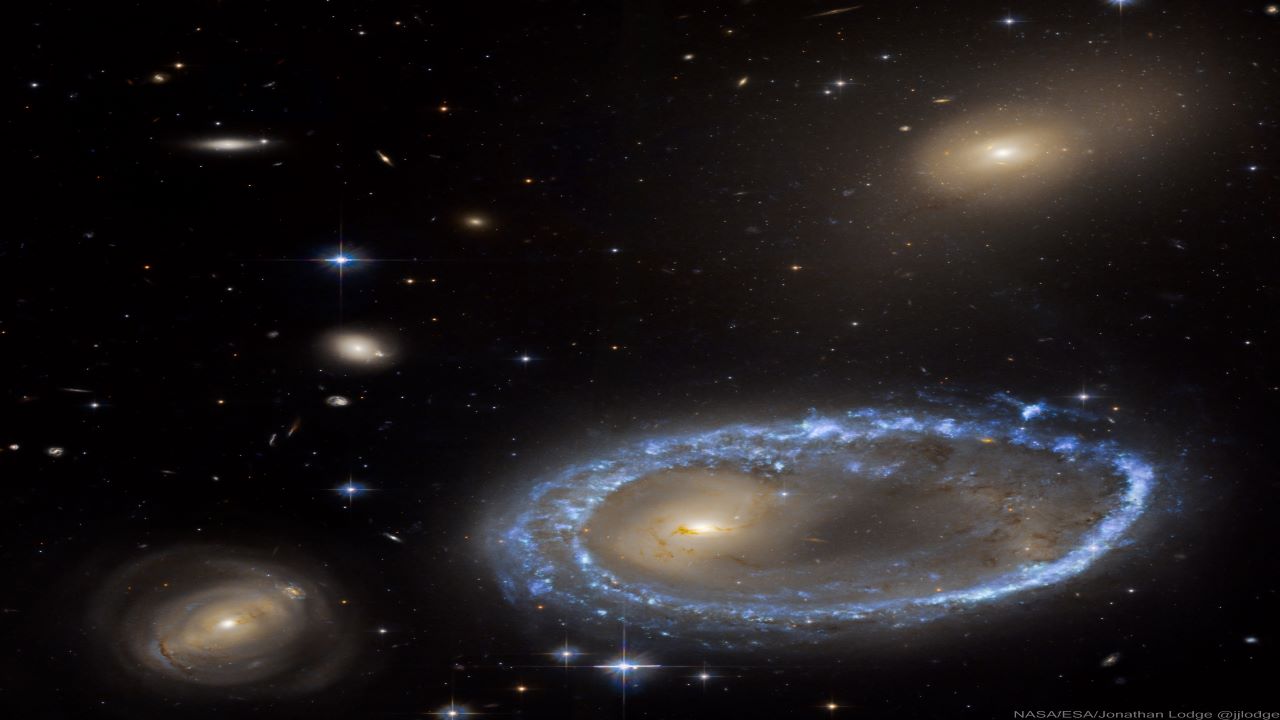 کهکشان حلقه ای AM 0644-741 — تصویر نجومی
