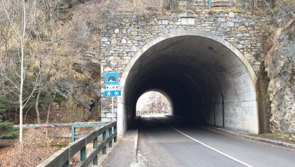 تونل، حمل و نقل در مسیرهای کوهستانی را ساده می‌کند.