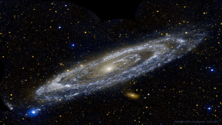 کهکشان آندرومدا در نور فرابنفش — تصویر نجومی