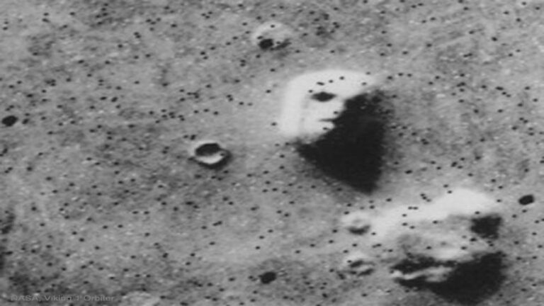 نقش صورت انسان روی مریخ — تصویر نجومی