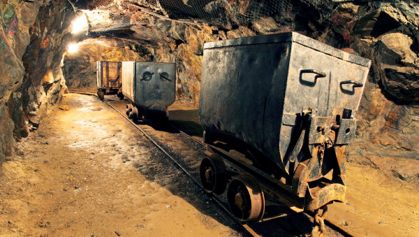 حفر تونل، بخش جدایی‌ناپذیر اکثر روش‌های استخراج زیرزمینی مواد معدنی است.