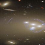 عدسی گرانشی خوشه آبل ۳۸۲۷ – تصویر نجومی