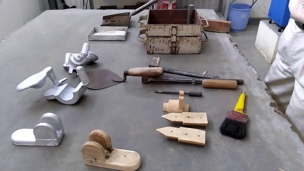 برخی از ابزارآلات مورد استفاده در ریخته گری ماسه ای