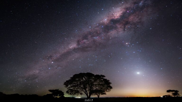 یک شب روشن و غبارآلود — تصویر نجومی