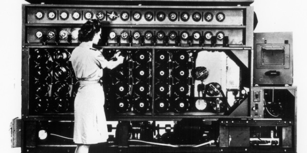 عکس قدیمی از دستگاه رمزنگاری | تاریخچه رمزنگاری