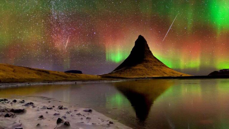 شهاب و شفق قطبی بر فراز ایسلند — تصویر نجومی