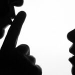 آزار جنسی در محیط کار چیست؟ – مصادیق و نحوه برخورد