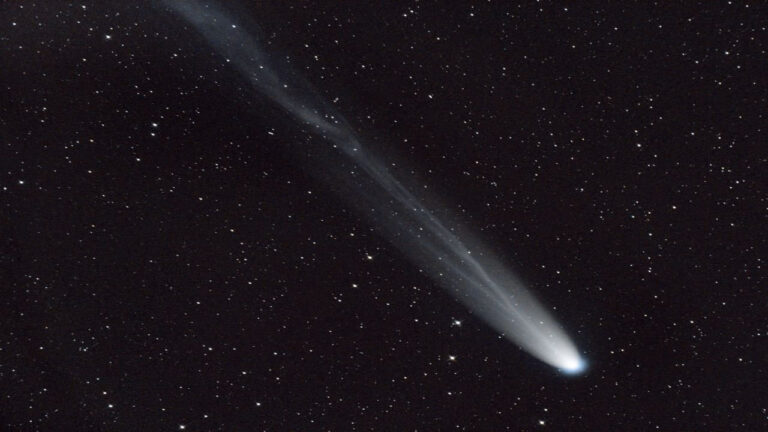 حرکت یک ساعته دنباله دار لئونارد — تصویر نجومی