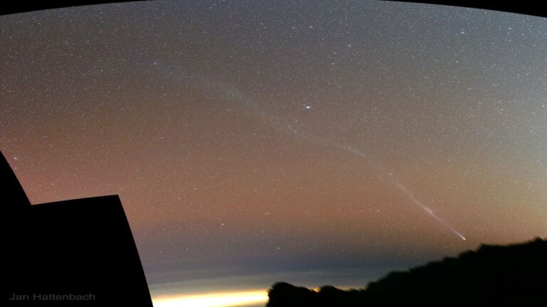 دنباله طویل دنباله دار لئونارد — تصویر نجومی