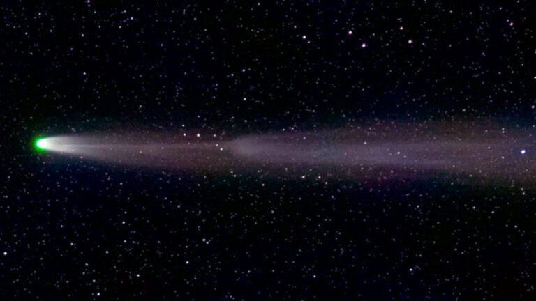 تکان خوردن دنباله ستاره دنباله دار لئونارد — تصویر نجومی