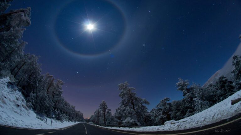 هاله چهارتایی ماه بر فراز اسپانیا — تصویر نجومی