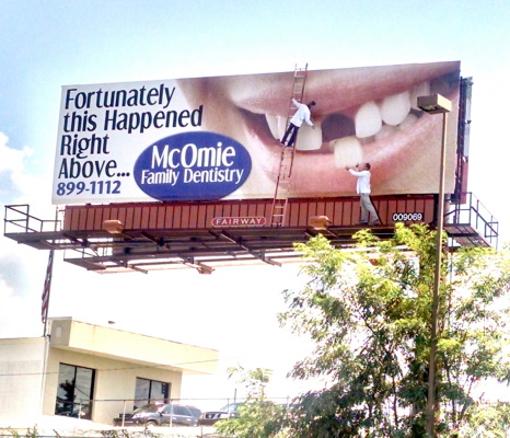 تبلیغات محیطی مطب دندانپزشکی