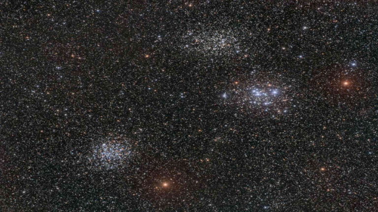 سه خوشه در صورت فلکی کشتی دم — تصویر نجومی