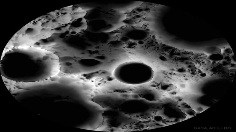 سایه ها در قطب جنوب ماه — تصویر نجومی
