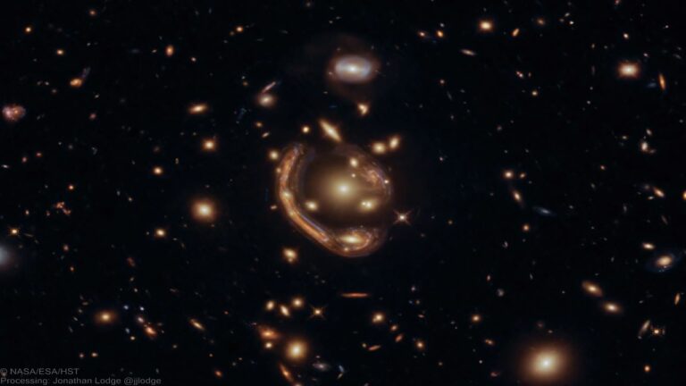 حلقه مذاب انیشتین — تصویر نجومی ناسا