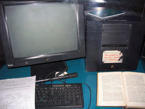 کامپیوتر NeXT دارای سیستم عامل NeXTSTEP