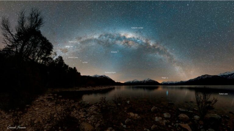 کهکشان کنار دریاچه — تصویر نجومی ناسا