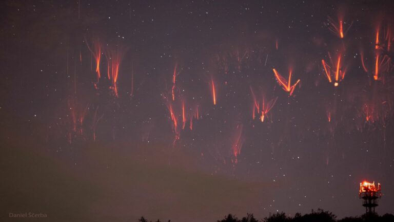 اشباح قرمز بر فراز جمهوری چک — تصویر نجومی ناسا