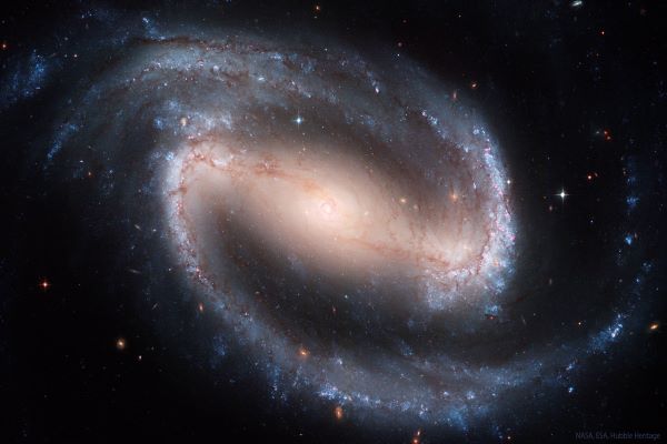 کهکشان مارپیچی میله ای NGC 1300