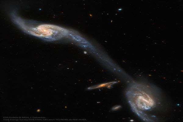 گروه کهکشانی سه گانه وحشی از دید هابل