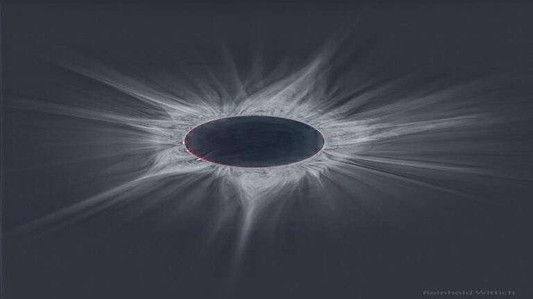 تاج عظیم خورشید هنگام خورشیدگرفتگی — تصویر نجومی ناسا