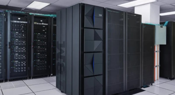 کامپیوتر mainframe در سیستم پایگاه داده متمرکز